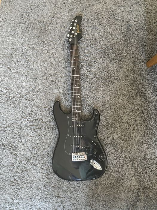 Guitarra preta maison seminova