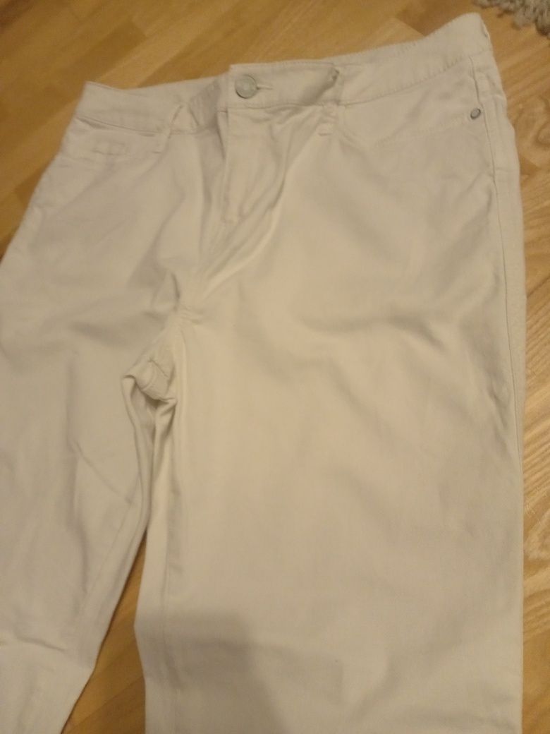 Białe spodnie jeansowe proste nogawki F&F rozm 40