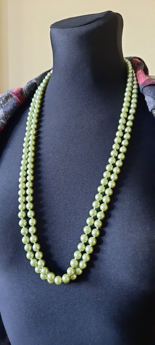 Naszyjnik z zielonych pereł długi