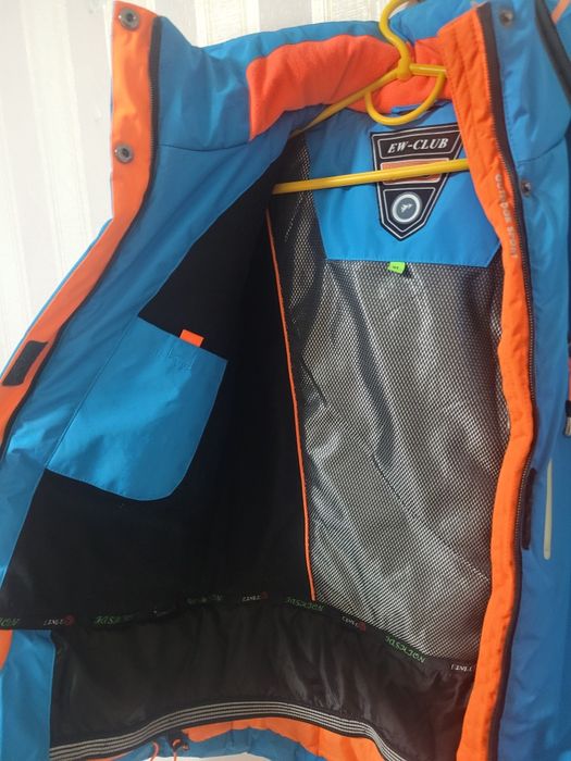 Куртка для катання на лижах або борді