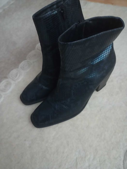 Czarne botki damskie kowbojki  Sinsay r. 39