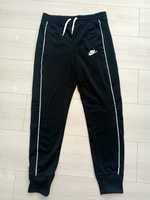 Nike spodnie dresowe 156-166 cm