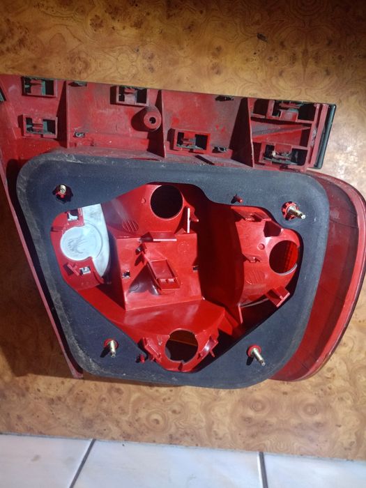 Lampa prawy tył audi a4 b5 sedan przed lift