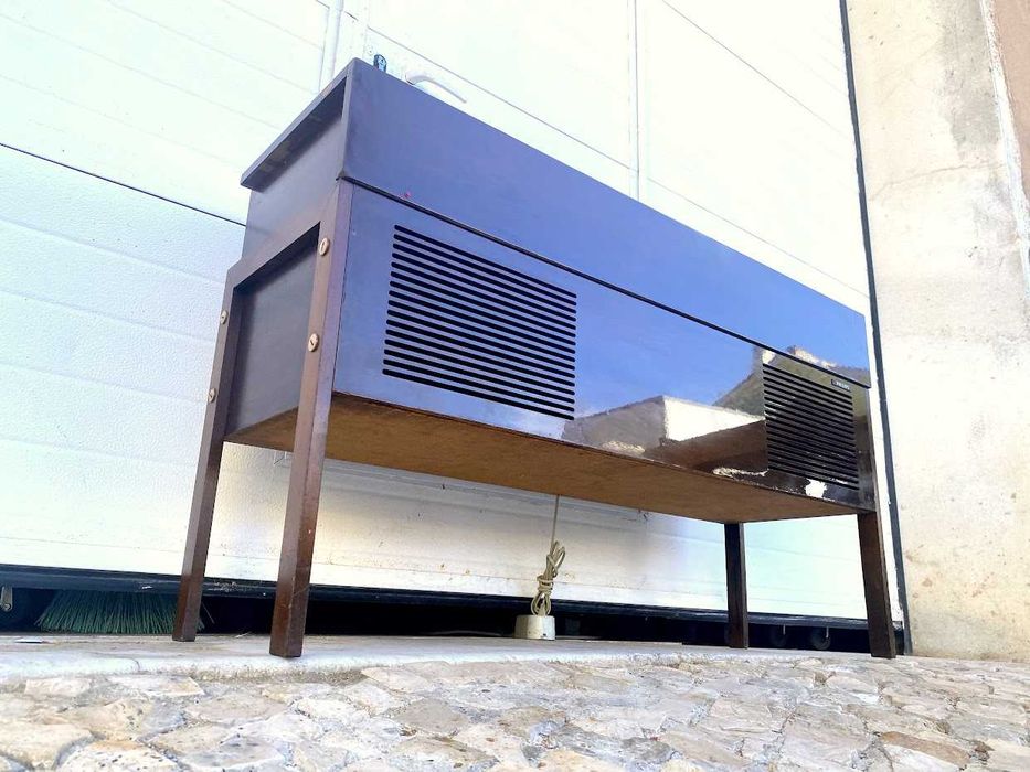 Rádio gira-discos a funcionar antigo +120comp x 35,5prof x 67,5alt.