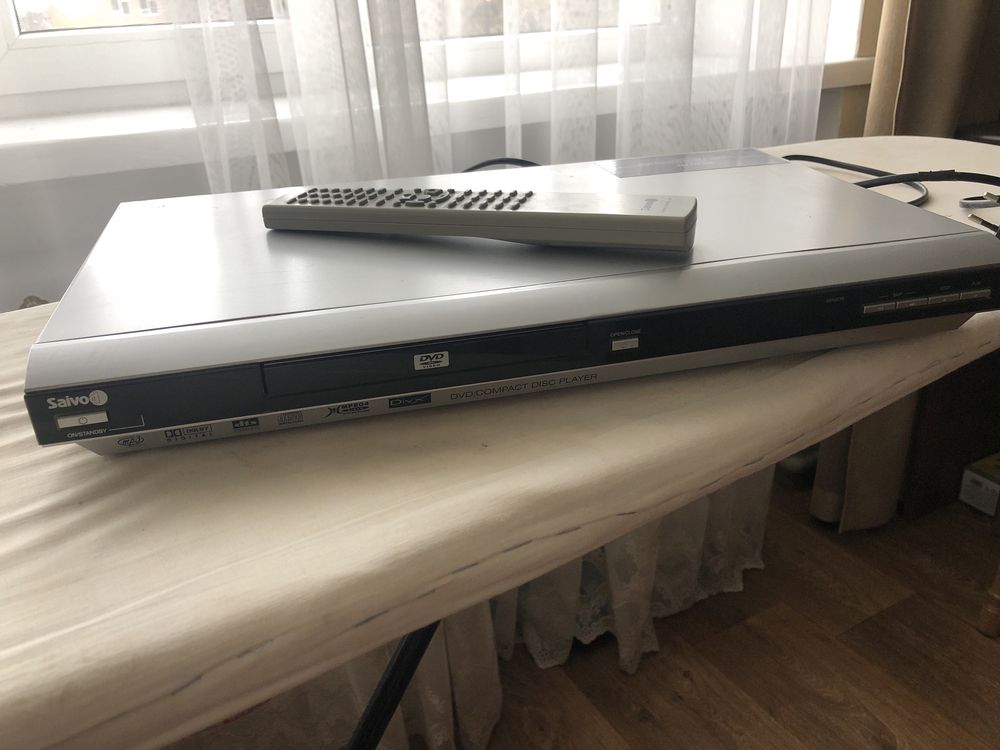 Saivo DVD/compact disc player