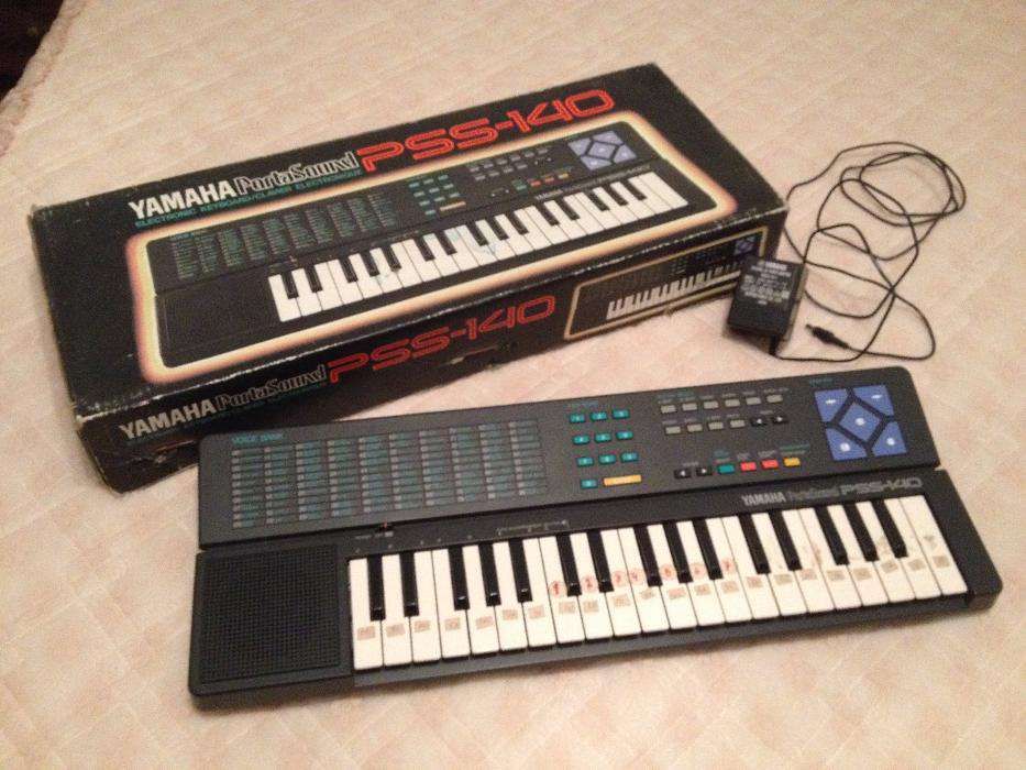 Órgão Yamaha PSS-140