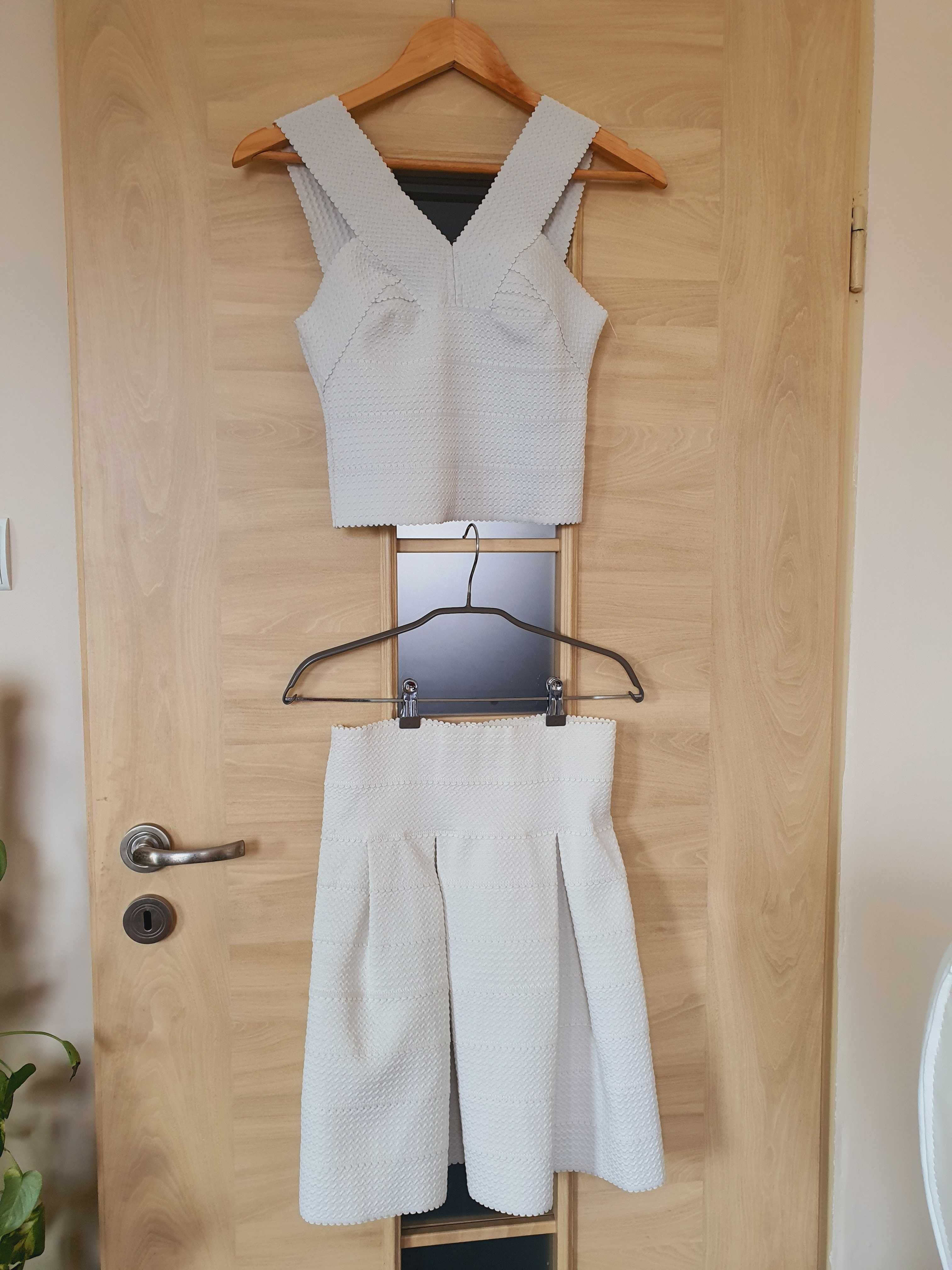 H&M – zestaw teksturowanego krótki top (XS) i spódnica (S), biała