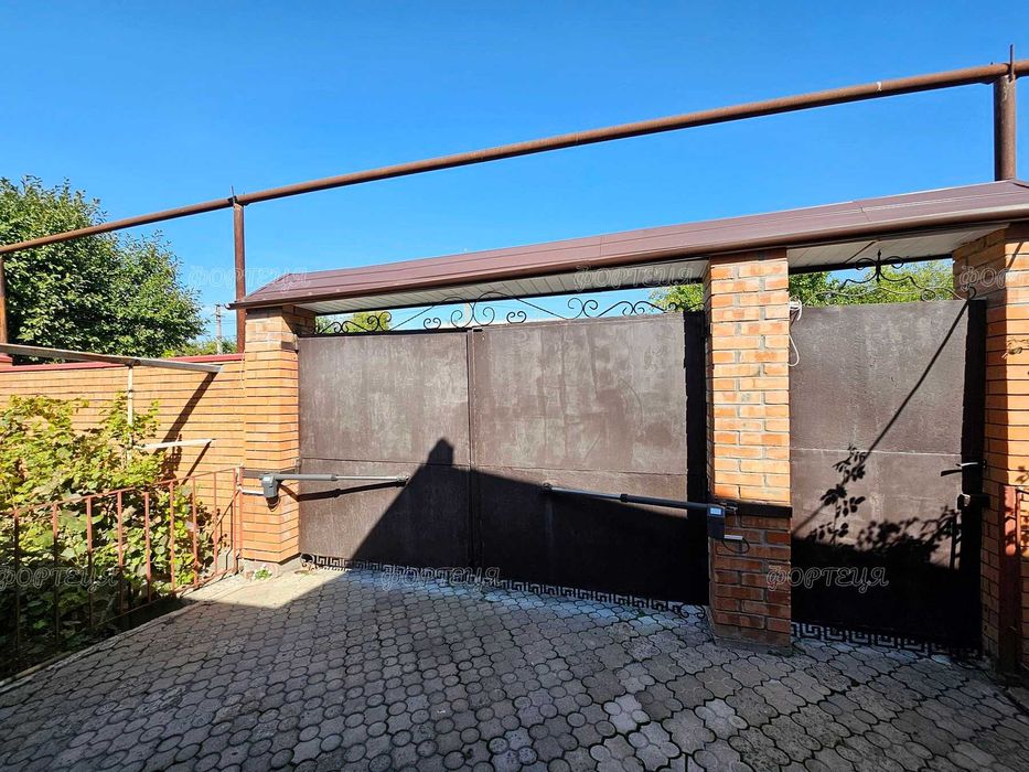 Продаж житлового будинку у Підгородному, поруч  школа