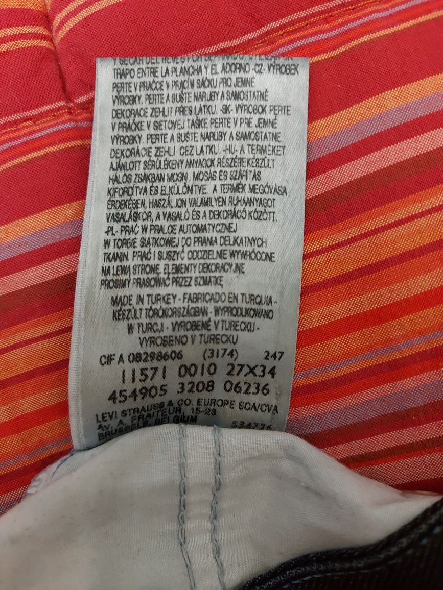 Calças originais Levi's com Swarovski edição limitada