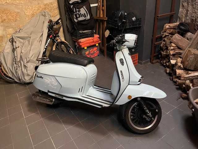 125 - Royal Alloy Scooter