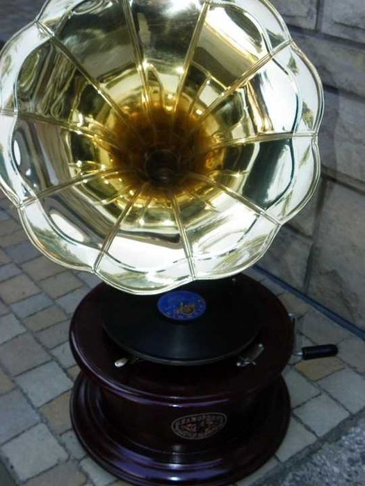 GRAMOFON - PATEFON - sprawny mahoń brąz - KWADRAT