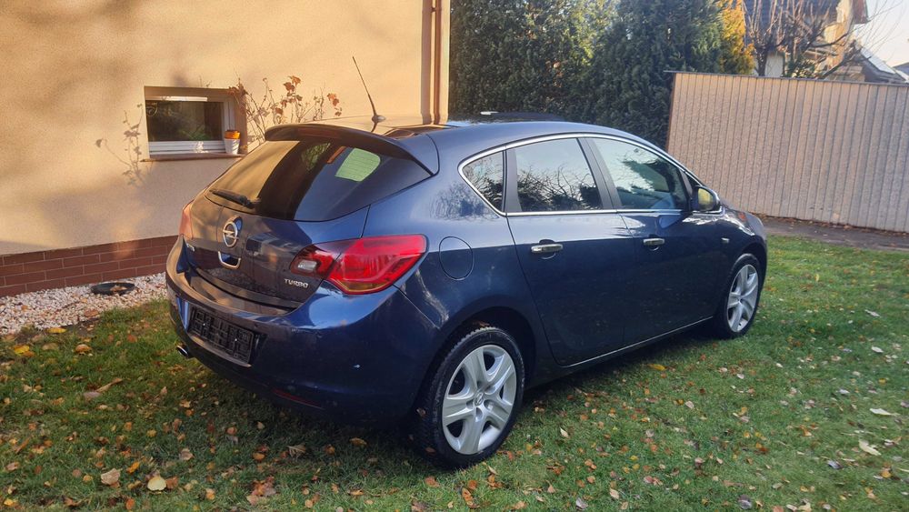 Prosto z lawety Opel Astra J 2011r. 1.4 benzyna 140KM okazja