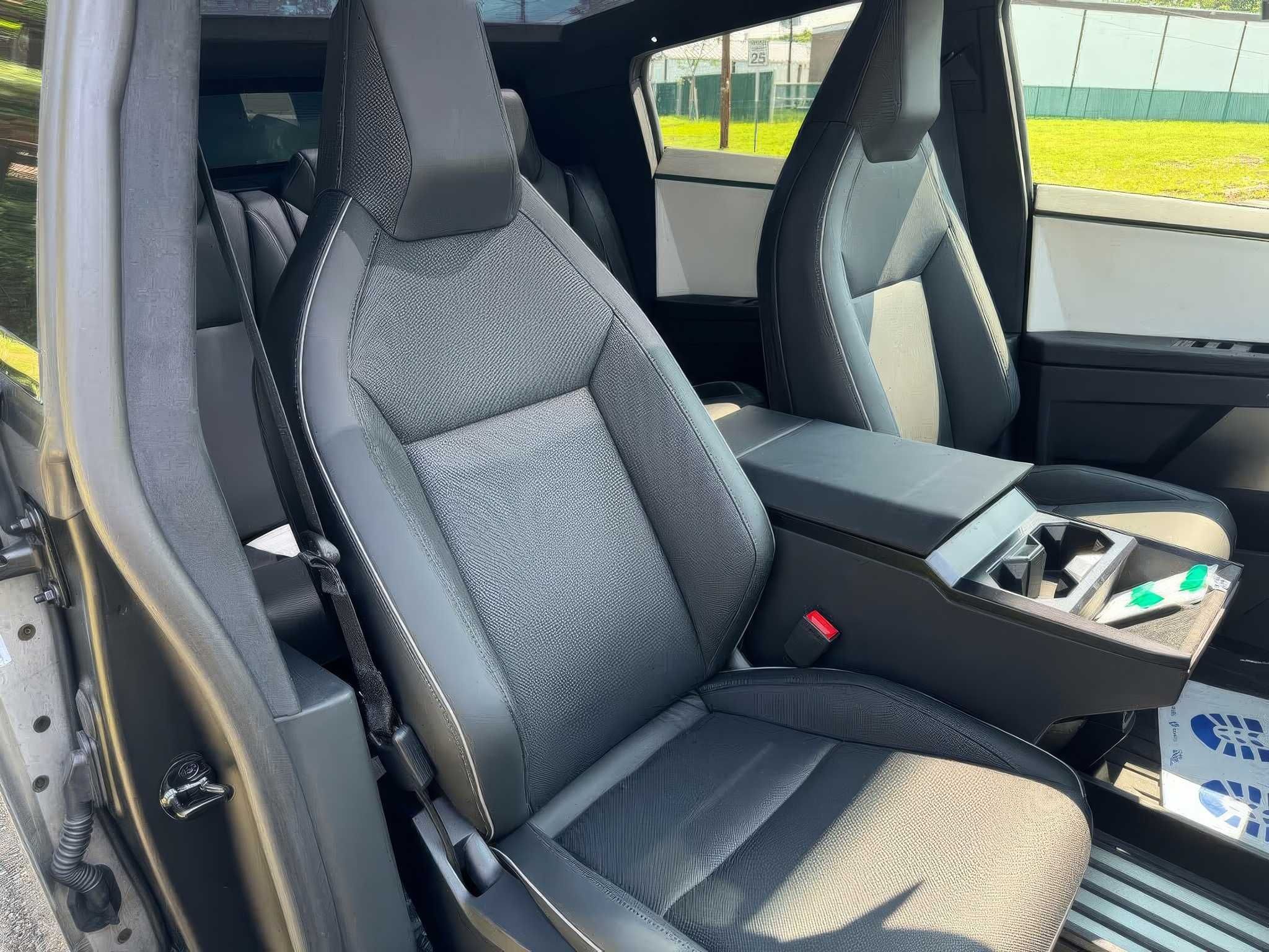 2024 Tesla Cybertruck Crew Cab