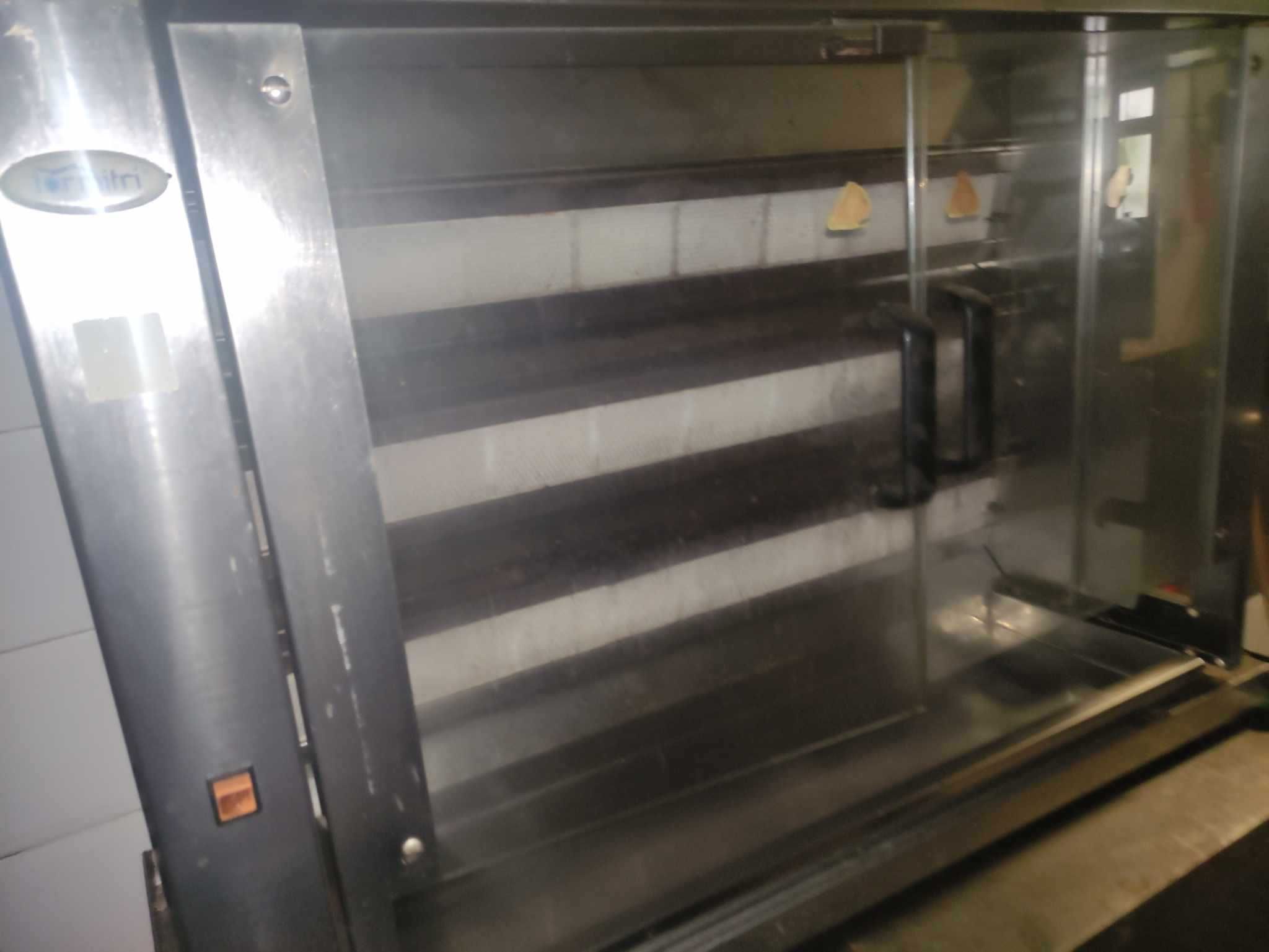 TRESPASSE de ASSAMENTO DE LEITÕES com restaurante. Renda: 720€