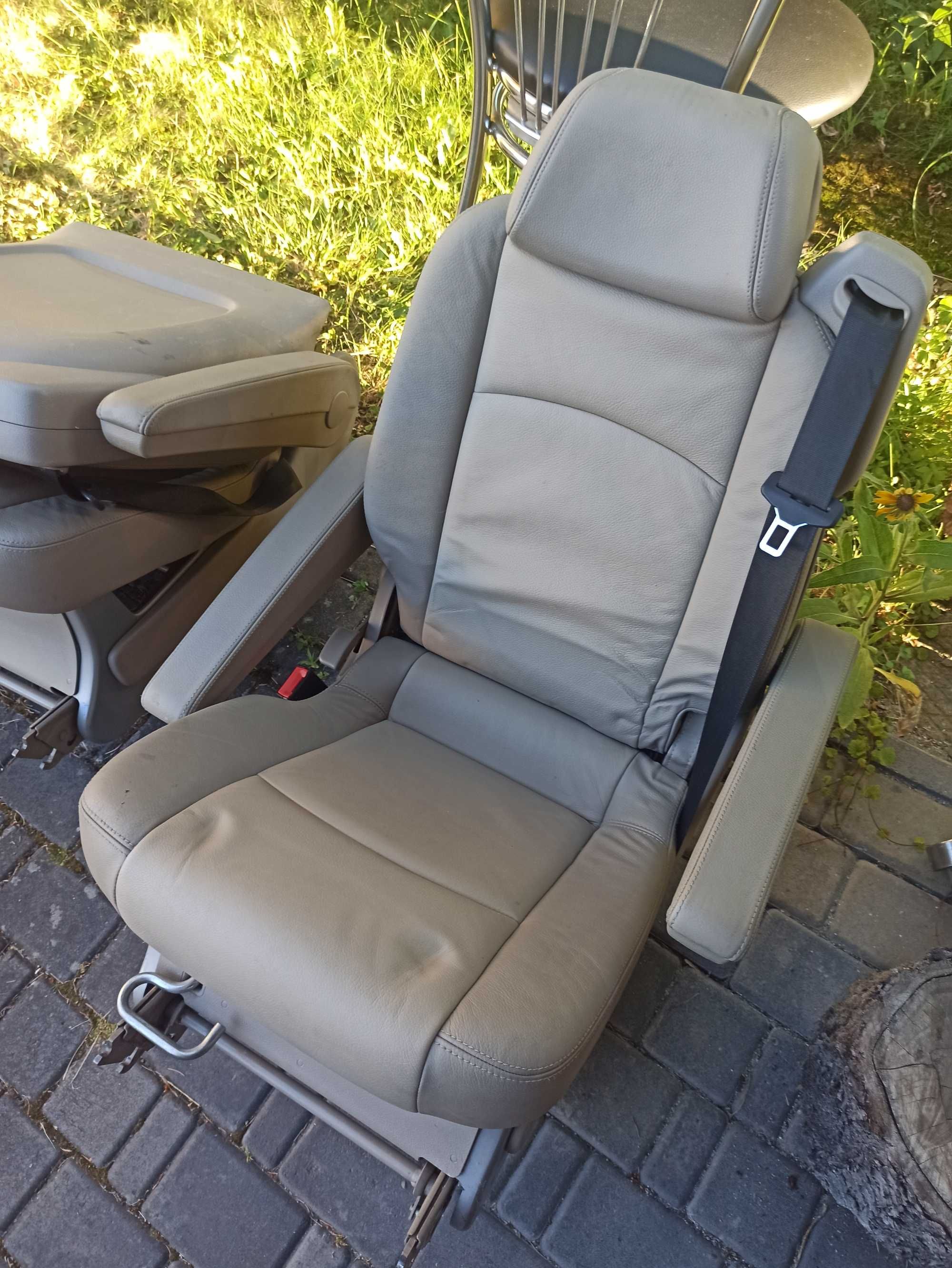 Fotele kapitańskie skóra 4 szt. Mercedes Vito Viano 639 W639 LIFT