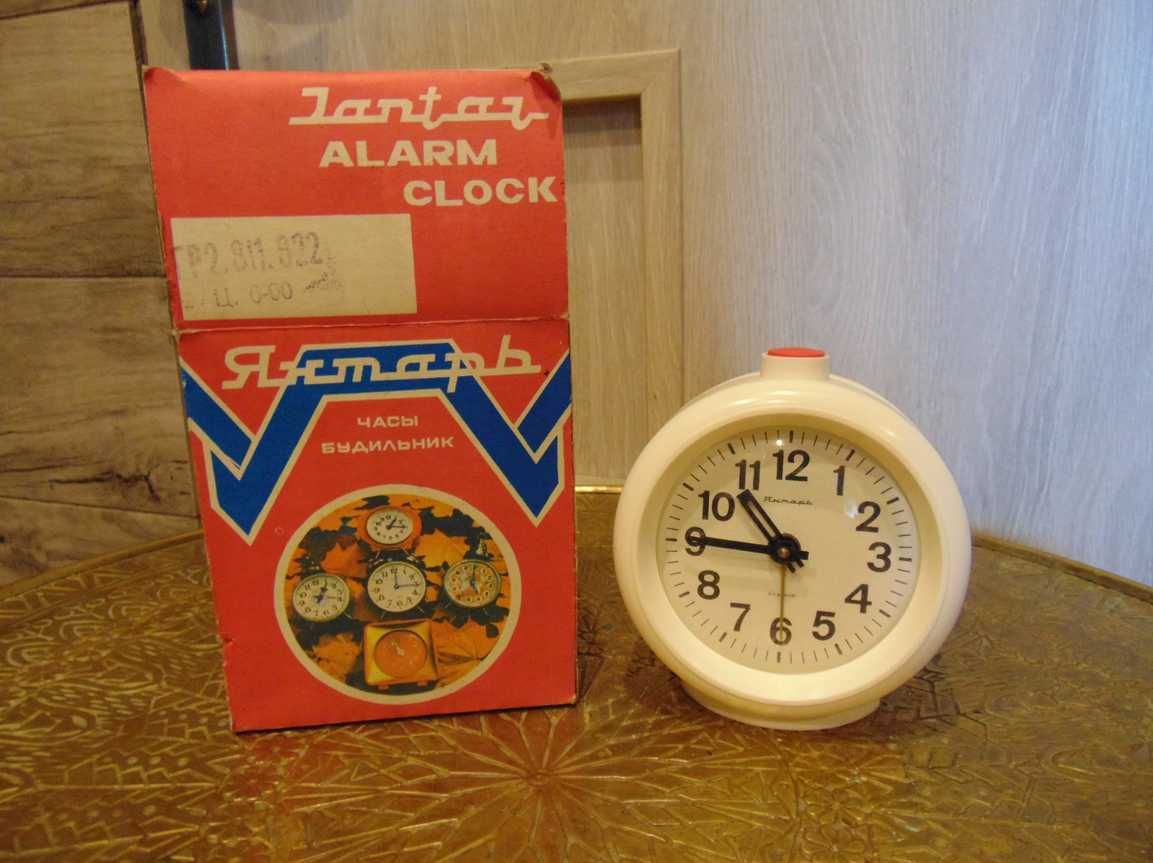 Zegar budzik Jantar,w pudełku,vintage
