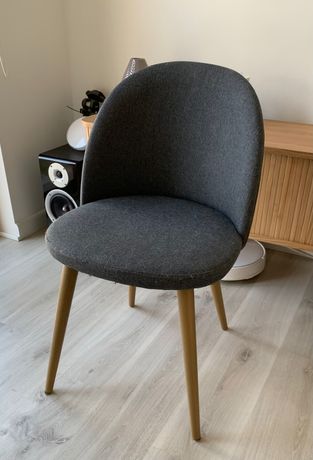 Sprzedam 2 krzesła (nowe, szare)