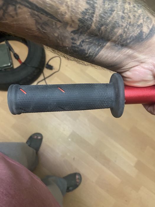 Мото руль rizoma ma008r красный с грипсами