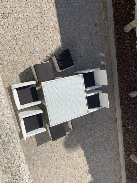 Conjunto de mesa e cadeiras de jardim