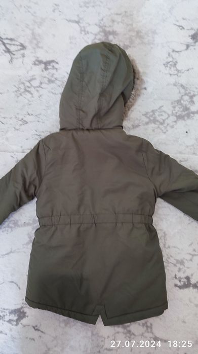 Куртка на дівчинку