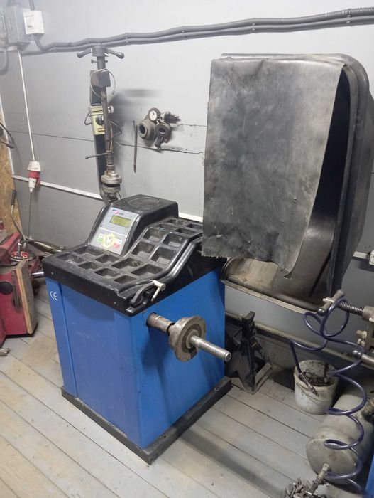 Шиномонтажний станок