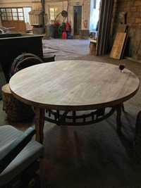 mesas vintage madeira maciça c/engenho por baixo, para embelezar.