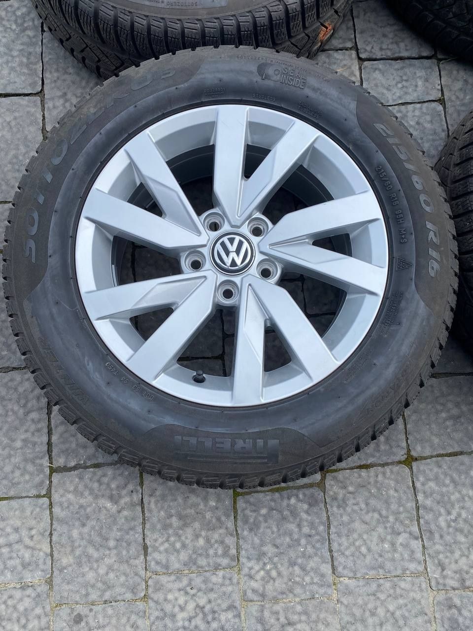 Шини з дисками R16 5×112 VW B8(3g0601025a) Pirelli 215/60/R16 Зима
