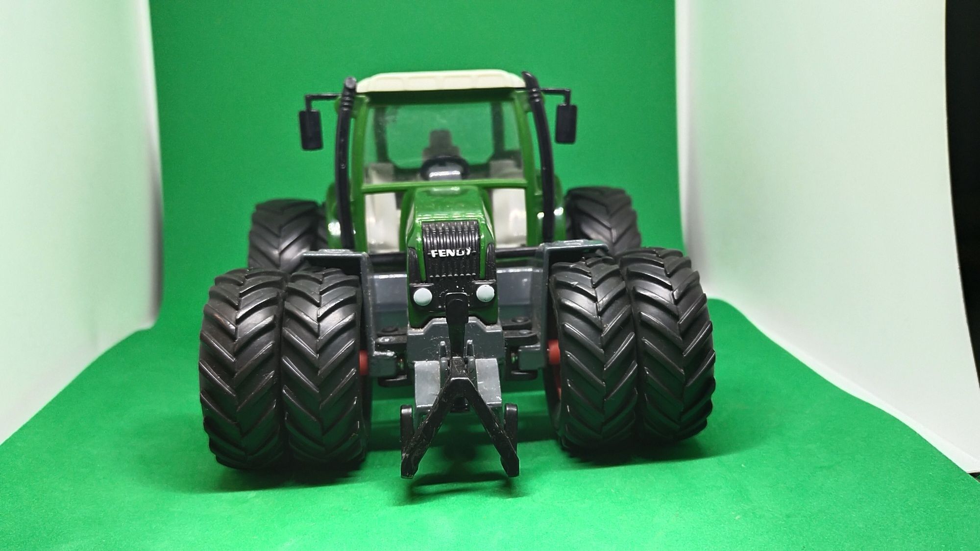 Siku traktor Fendt 1:32