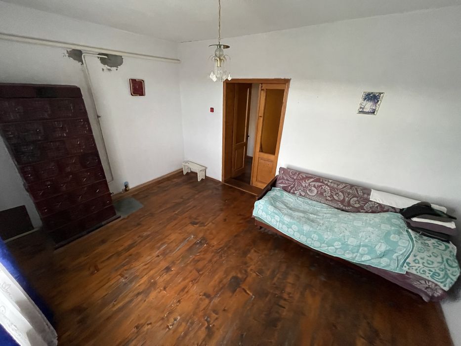 Продам будинок + господарські будівлі (на подвірї є криниця)