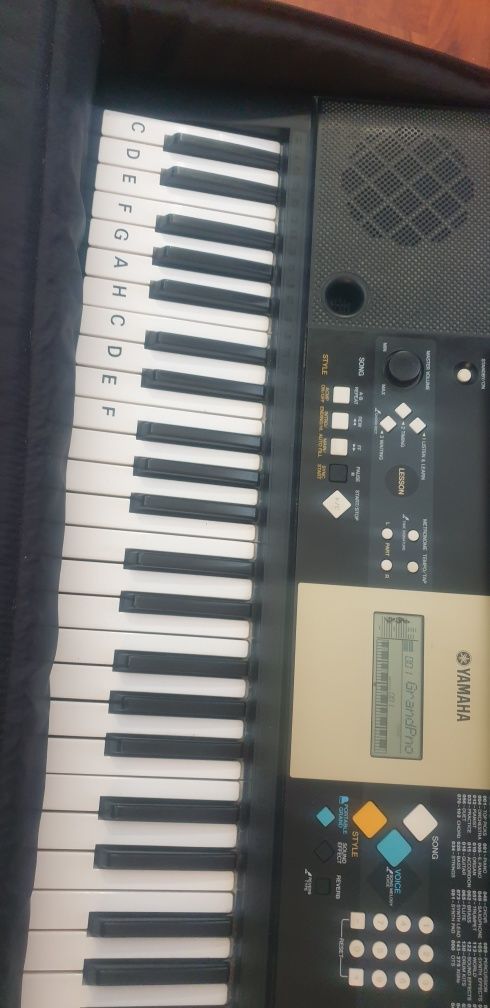 Yamaha + pedał + zasilacz+ stojak synte