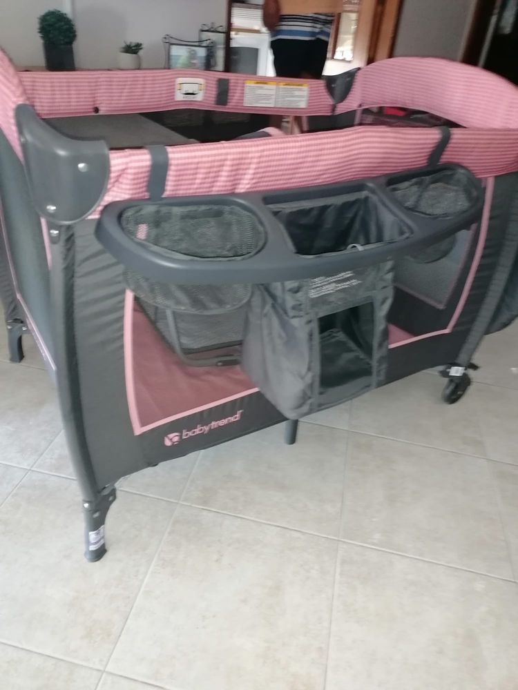 babytrend - parque/alcofa e trocador com porta fraldas e objetos