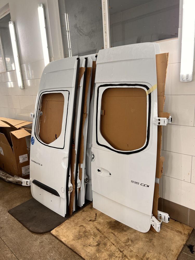 Задні високі двері під скло Mercedes Sprinter W907