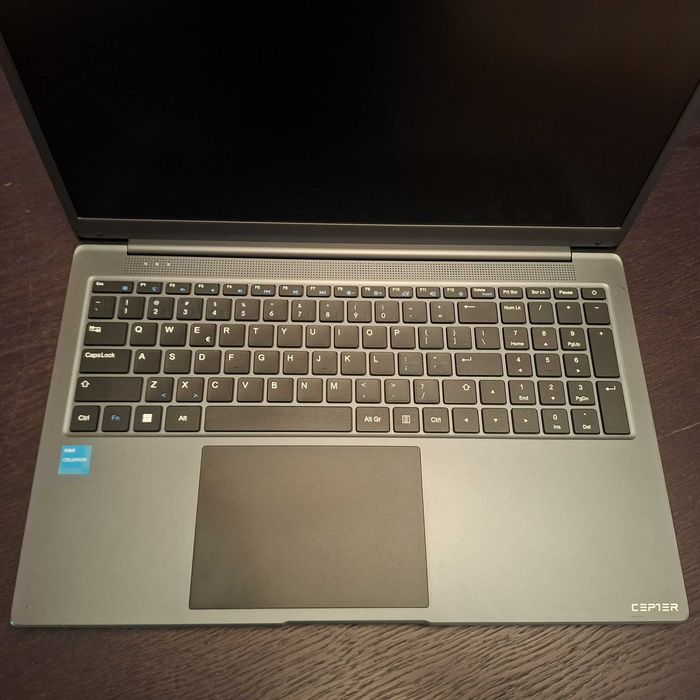 Laptop  Intel 11gen. 500Gb ssd m.2, 8 Gb ddr4 , 17,3 cale + ładowarka