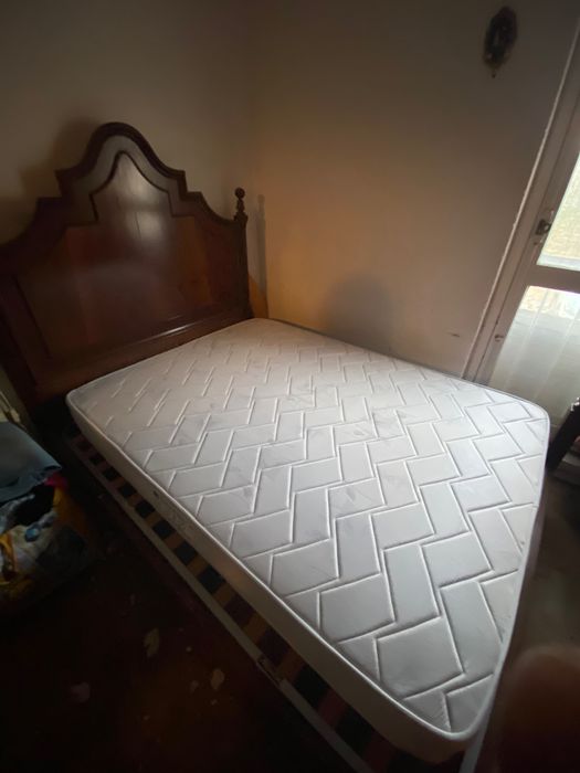 Cama de Casal - com Colchão de 1,80 *1,33