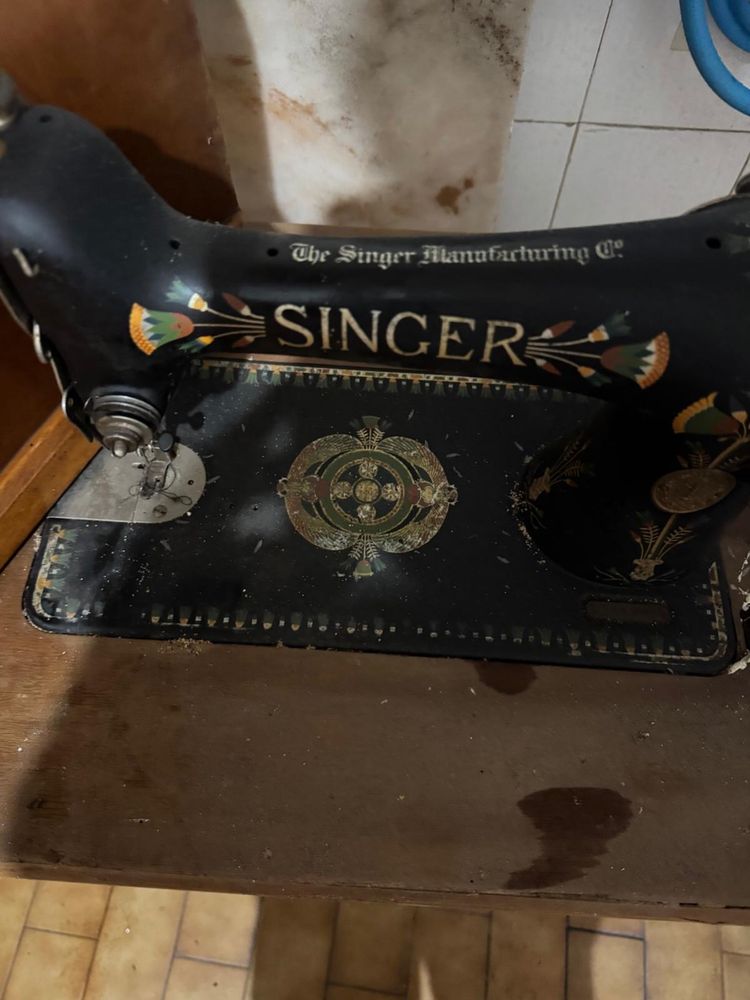 Maquina de costura singer antiga com respetiva mesa e tampa