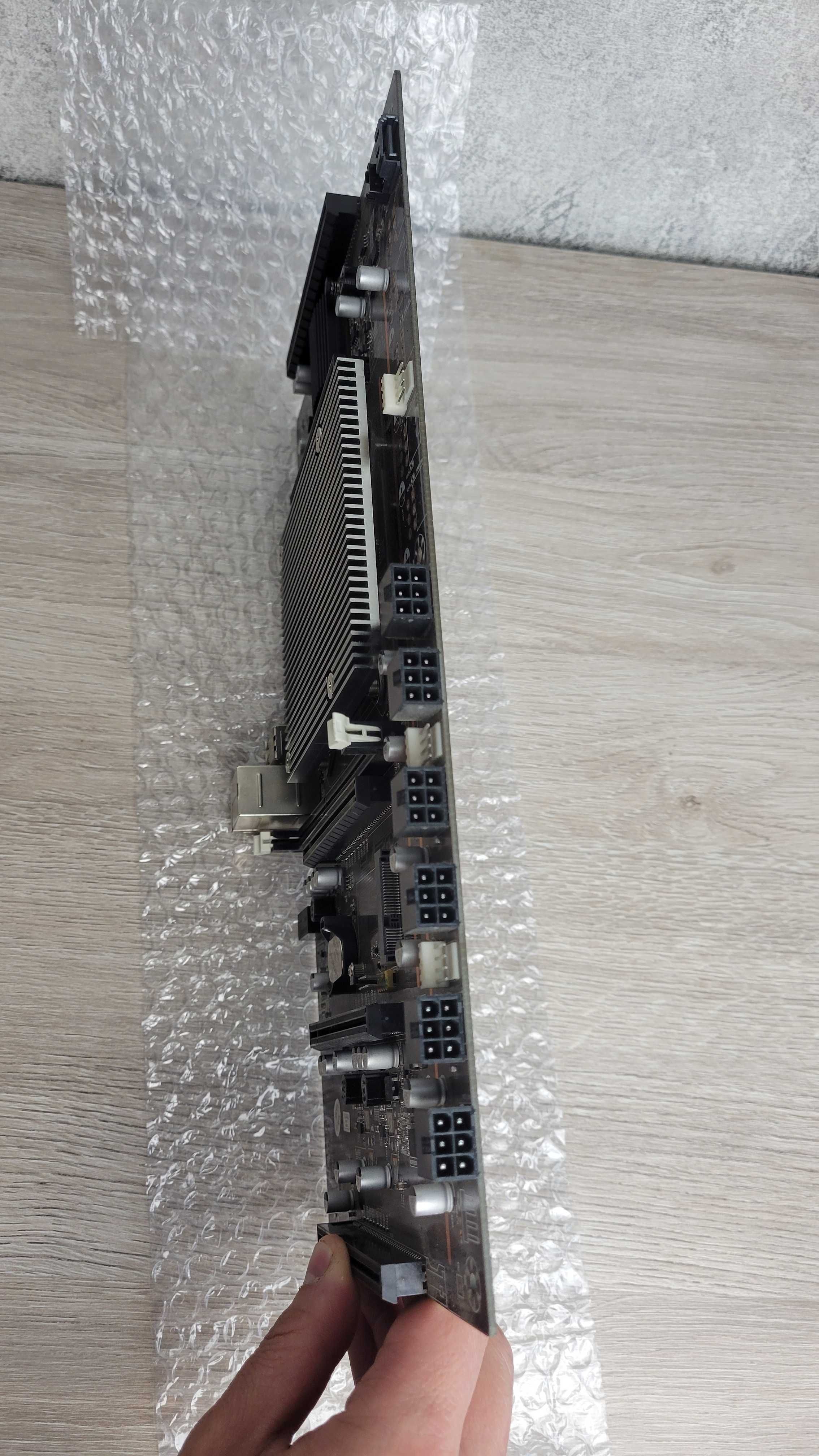 Безрайзерна материнська плата для майнингу BTC79x5 v1.0 + Xeon E5-2640
