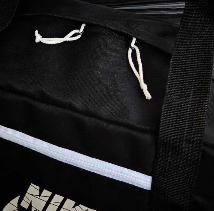 Nike спортивна дорожня сумка - чоловіча водостійка та містка