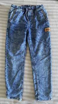 Spodnie jeansowe ocieplane 128 jak nowe