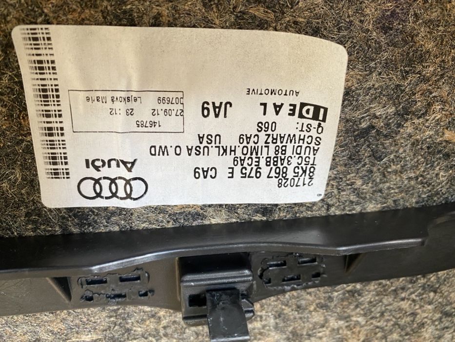 Обшивка кришки багажника карта шумка Audi A4 B8 седан 8k5867975E