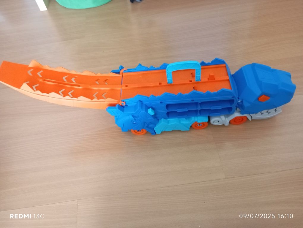Pista devora carros dinossauro
