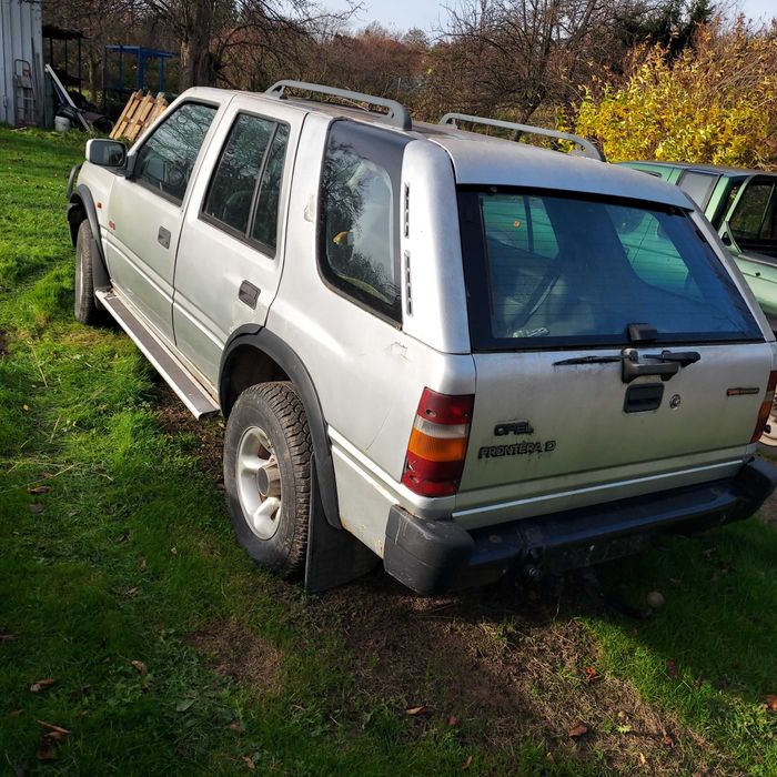Samochód osobowy Frontera 2,3 TD na części