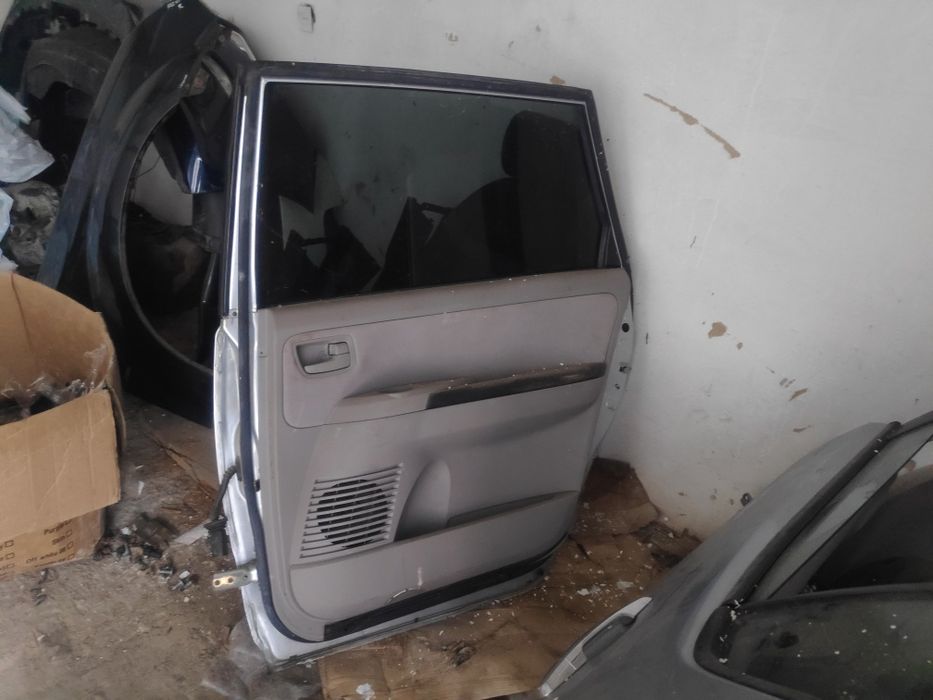 Mitsubishi Grandis 2003-2012 дверь задняя правая