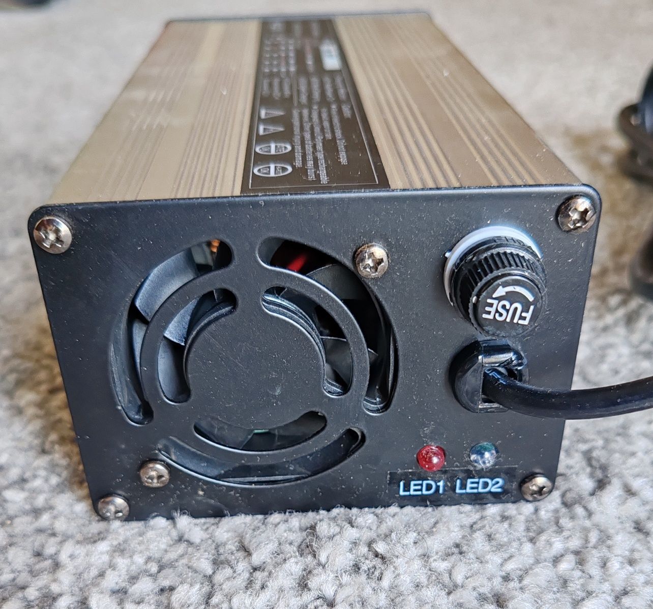 Carregador 84V 3A para Baterias de Lítio – NOVO e na Caixa!