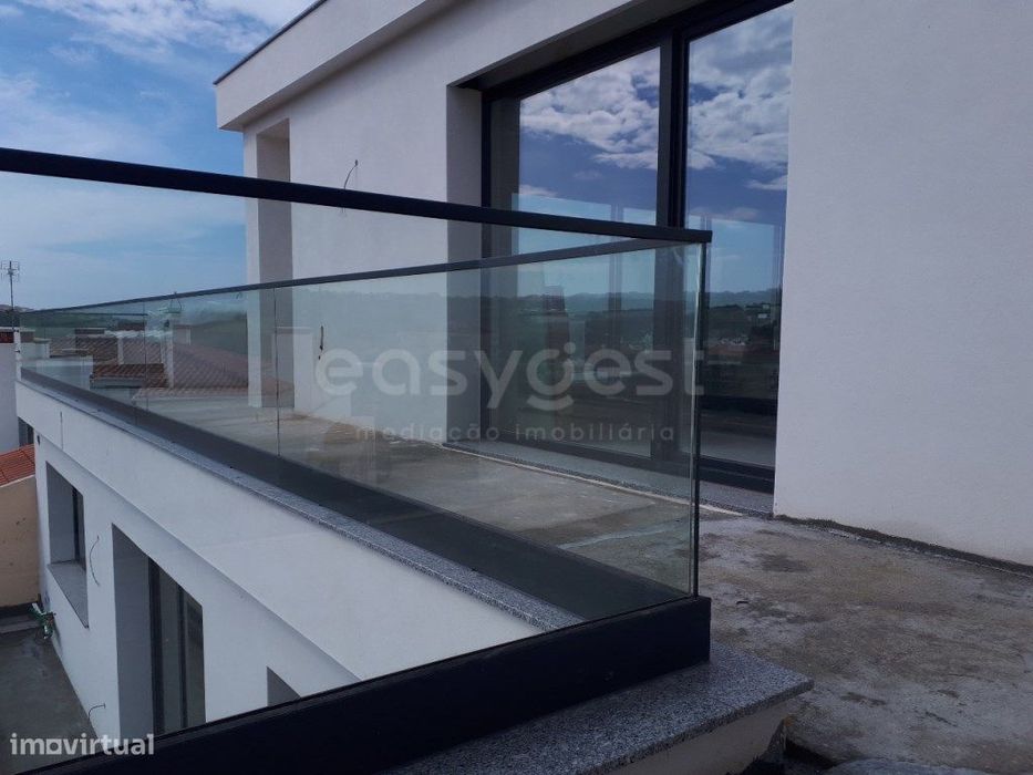 Penthouse Exclusiva na Lourinhã - 4 Quartos, 3 Suítes, Terraço Pano...