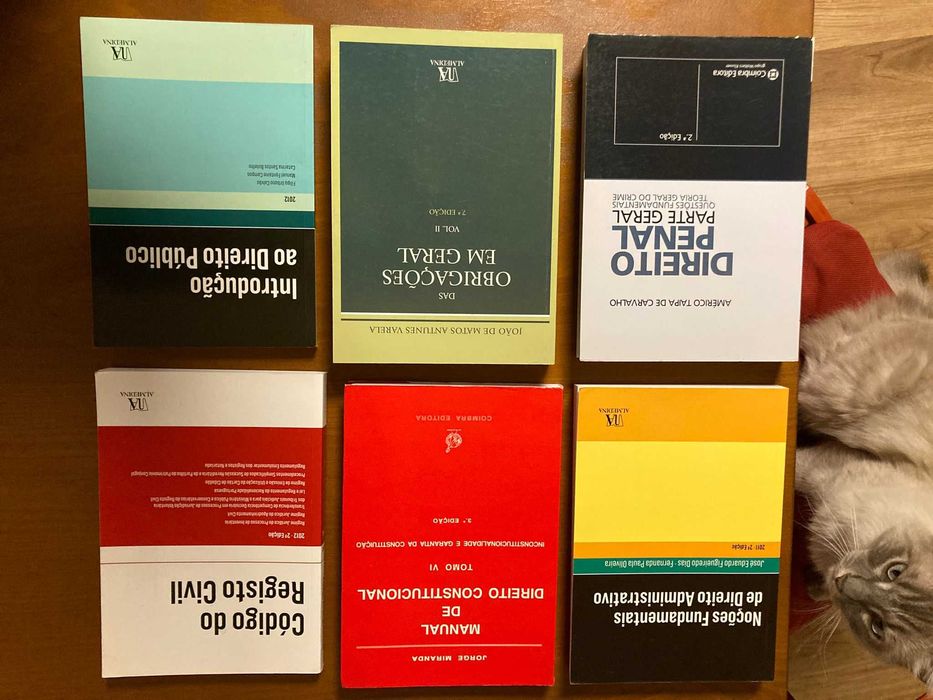 Livros e Manuais de Direito (Como Novos)