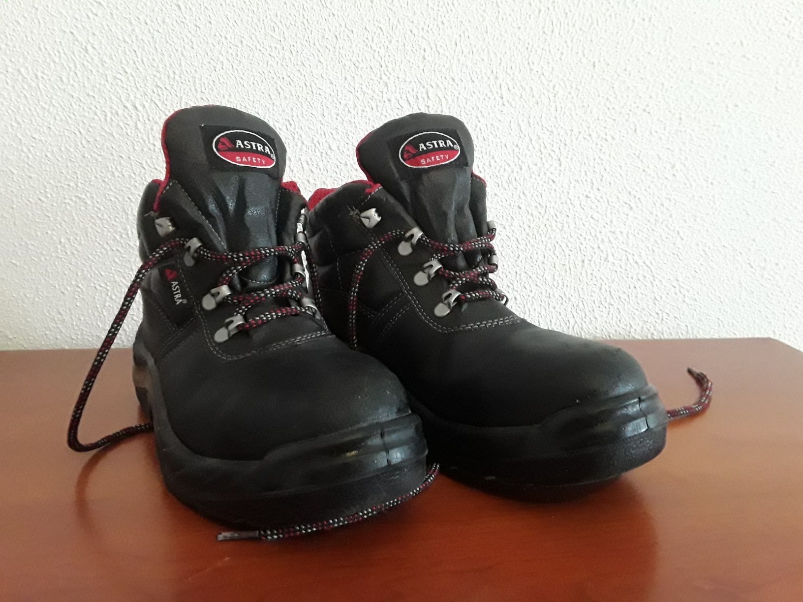 Botas de segurança com biqueira de aço