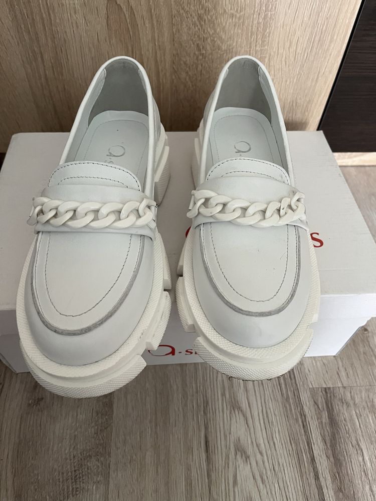 Лофери білі ashoes 38 р