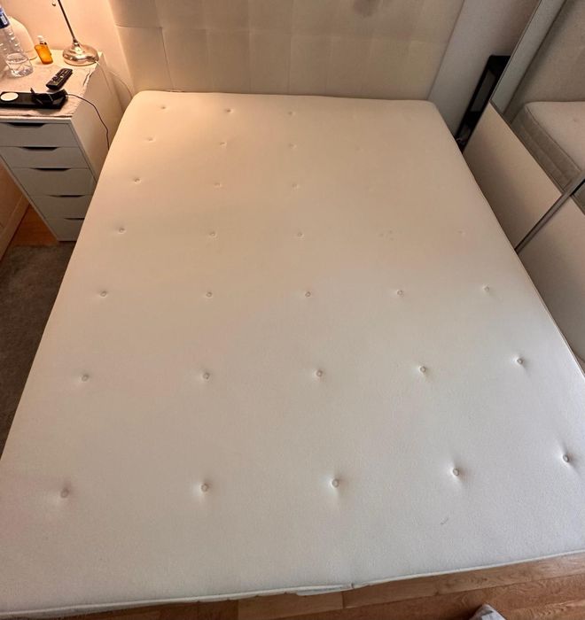 Cama com baú + colchão – conjunto completo em excelente estado