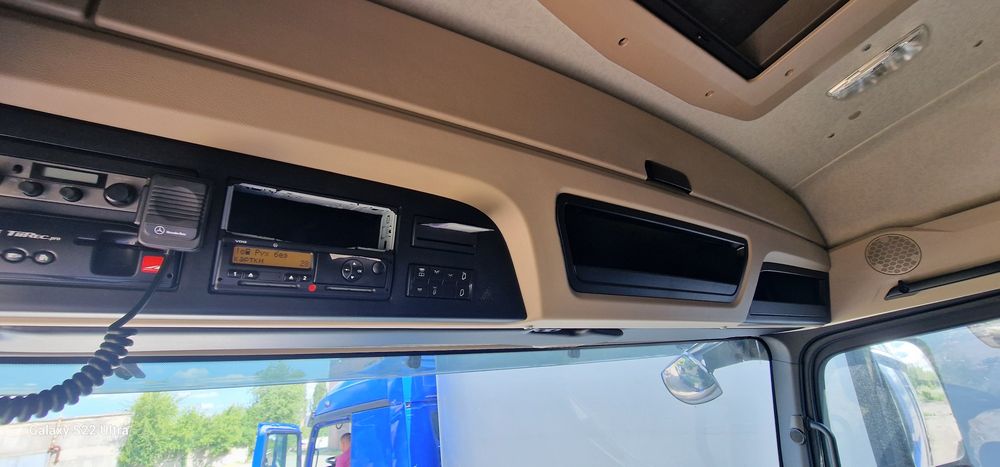 Тягач Mercedes Actros