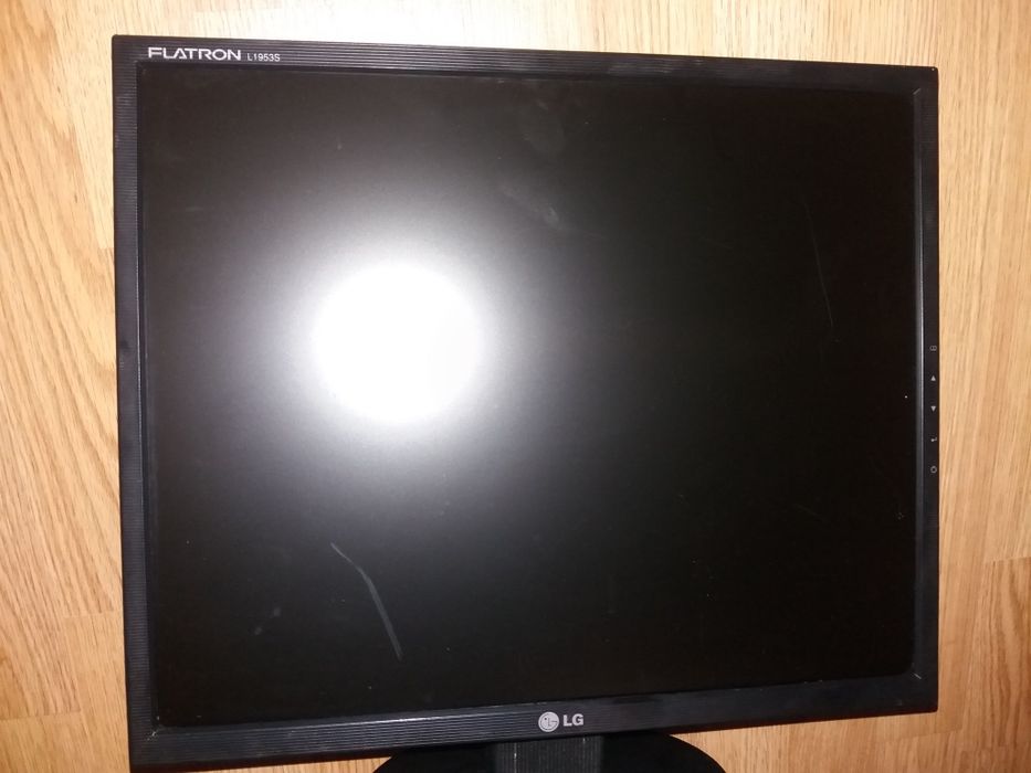 Монітор LG Flatron L1953S

Монітор LG:
Діагональ - 19 дюймів
Cерія - L